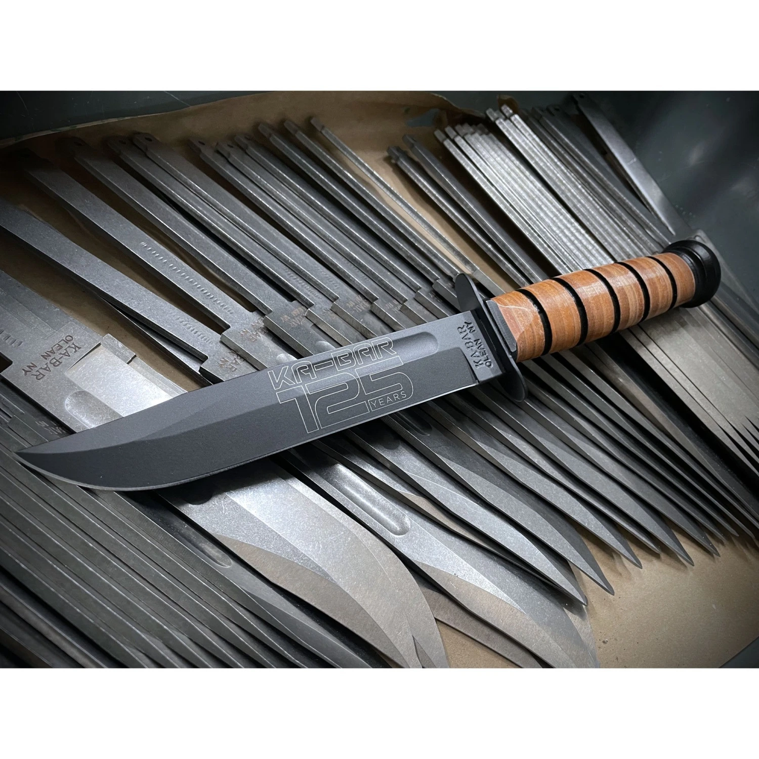 KABAR 9226 USMC 125TH ANNIVERSARY 1095 CRO-VAN STEEL FIXED BLADE KNIFE W/SHEATH. 3 KABAR 9226 USMC 125TH ANNIVERSARY 1095 CRO-VAN STEEL FIXED BLADE KNIFE W/SHEATH.