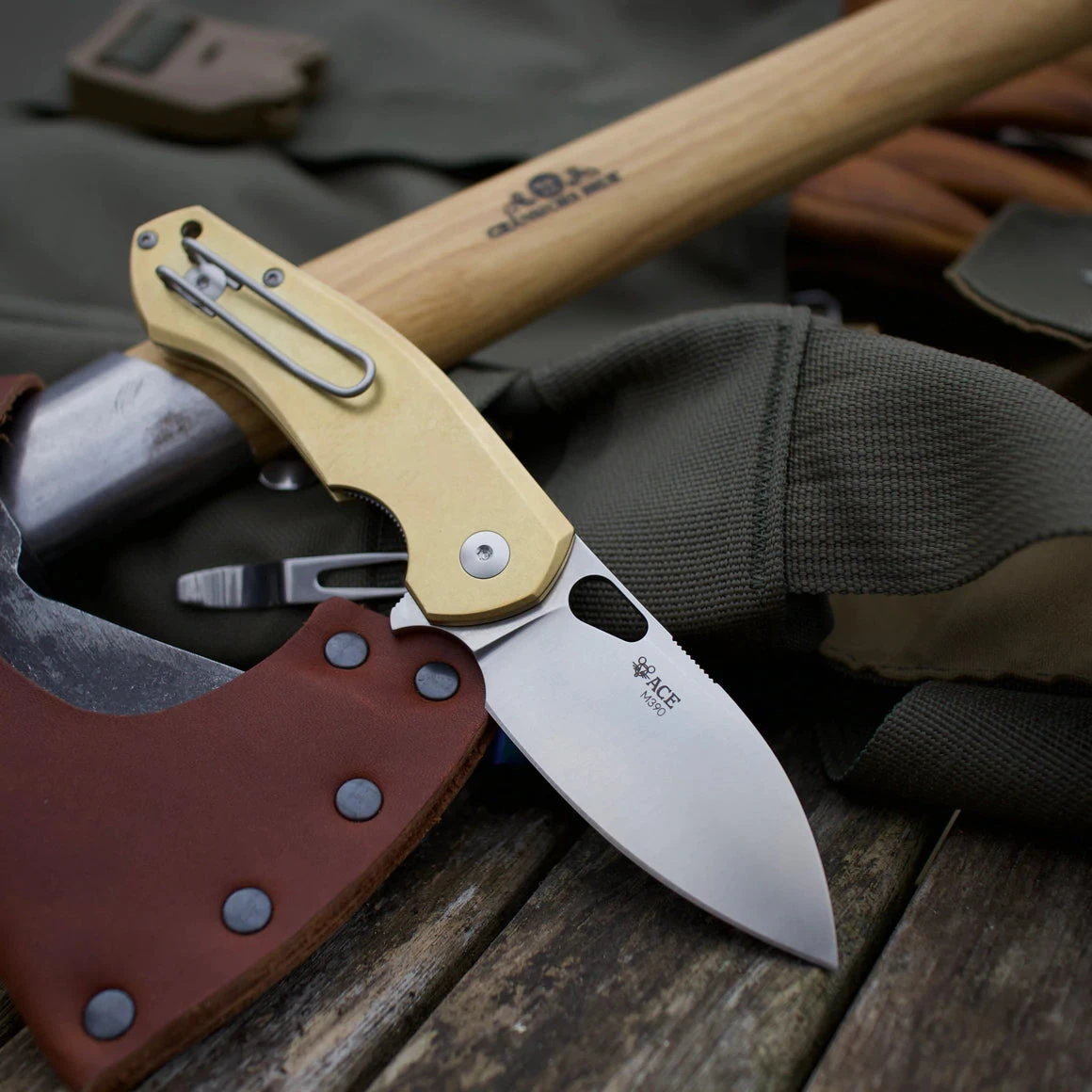 GIANT MOUSE ACE KNIVES BIBLIO BRASS HANDLE M390 STEEL LINER LOCK FOLDING KNIFE. 3 GIANT MOUSE ACE KNIVES BIBLIO BRASS HANDLE M390 STEEL LINER LOCK FOLDING KNIFE.